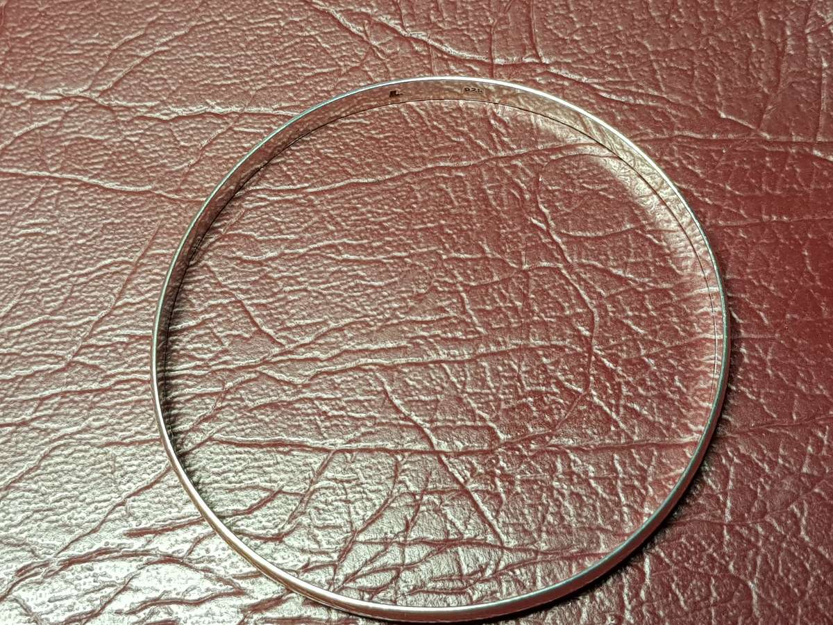 Lovely Genuine Solid Sterling Silver Bangle In Good Condition - [11,1 g]