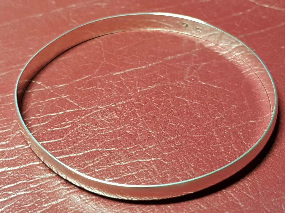 Lovely Genuine Solid Sterling Silver Bangle In Good Condition - [10,7 g]