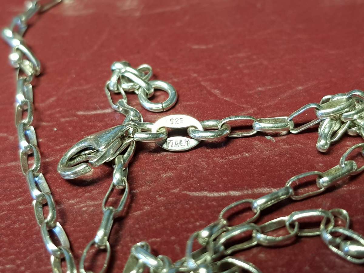 Lovely Long Solid Sterling Silver Necklace With Lobster Clasp In Very Good Condition - [5,9 g]
