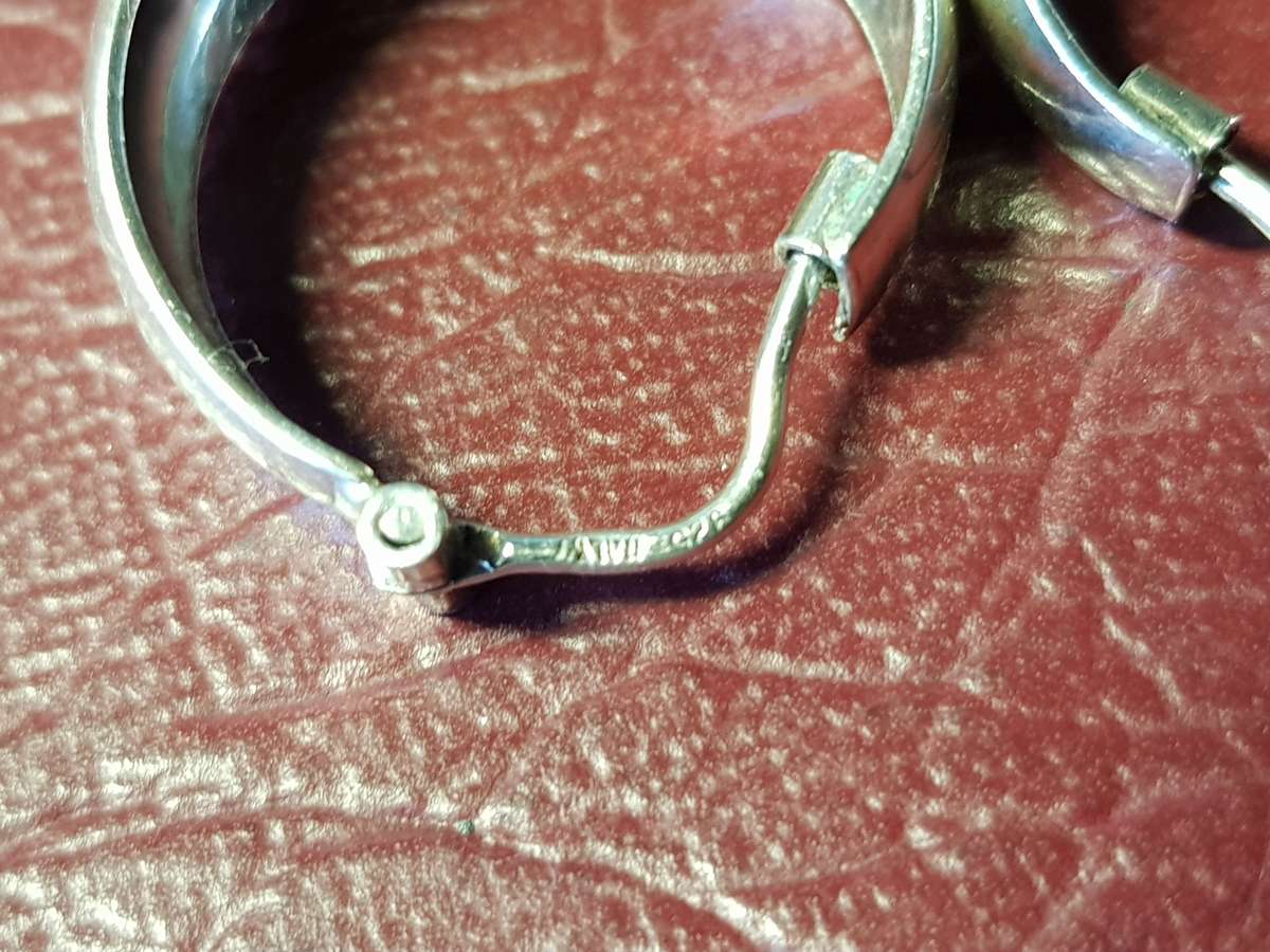 Lovely Genuine Solid Sterling Silver Earrings in Very Good Condition - [4,3 g]