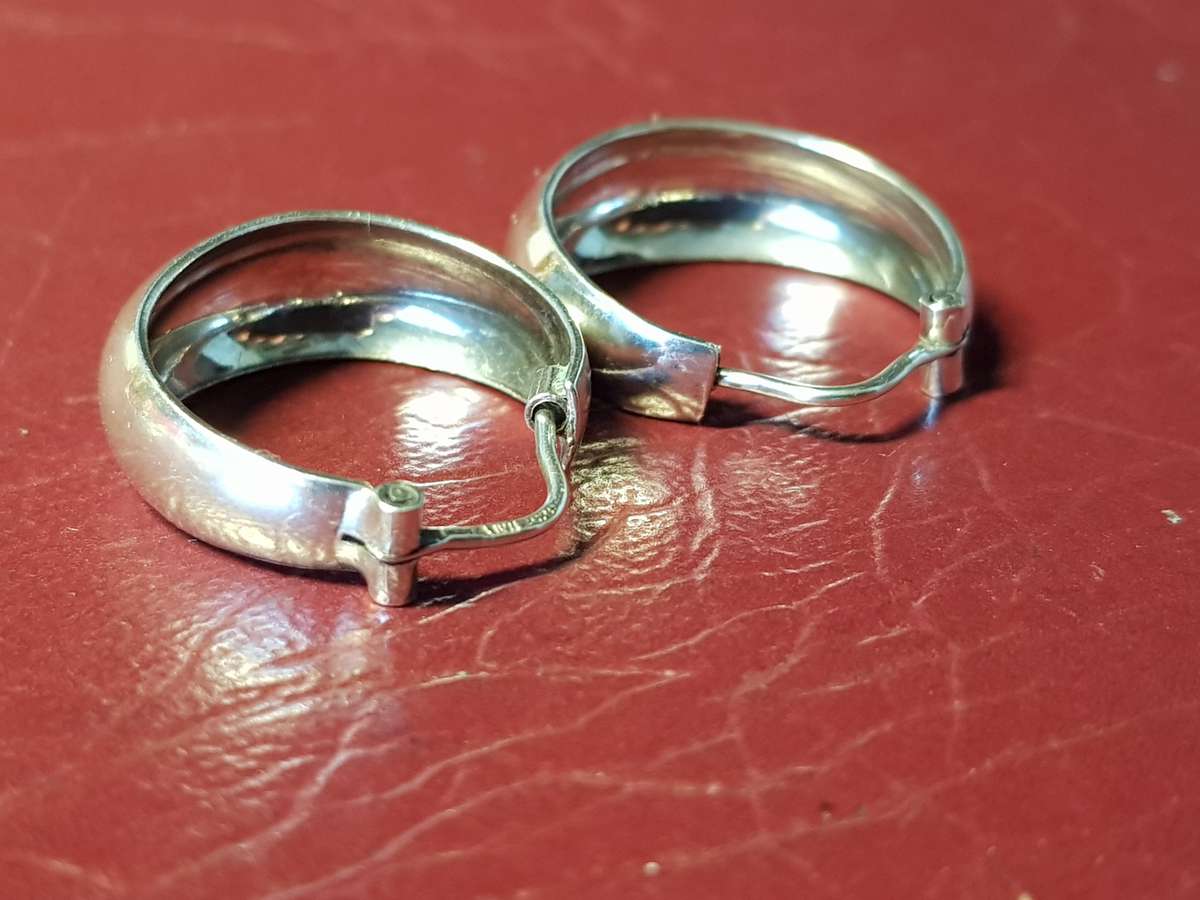 Lovely Genuine Solid Sterling Silver Earrings in Very Good Condition - [4,3 g]
