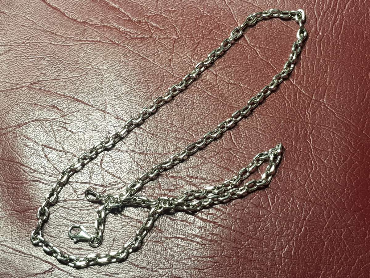 Lovely Heavy Long Genuine Solid Sterling Silver Necklace in Excellent Condition - [38 g]