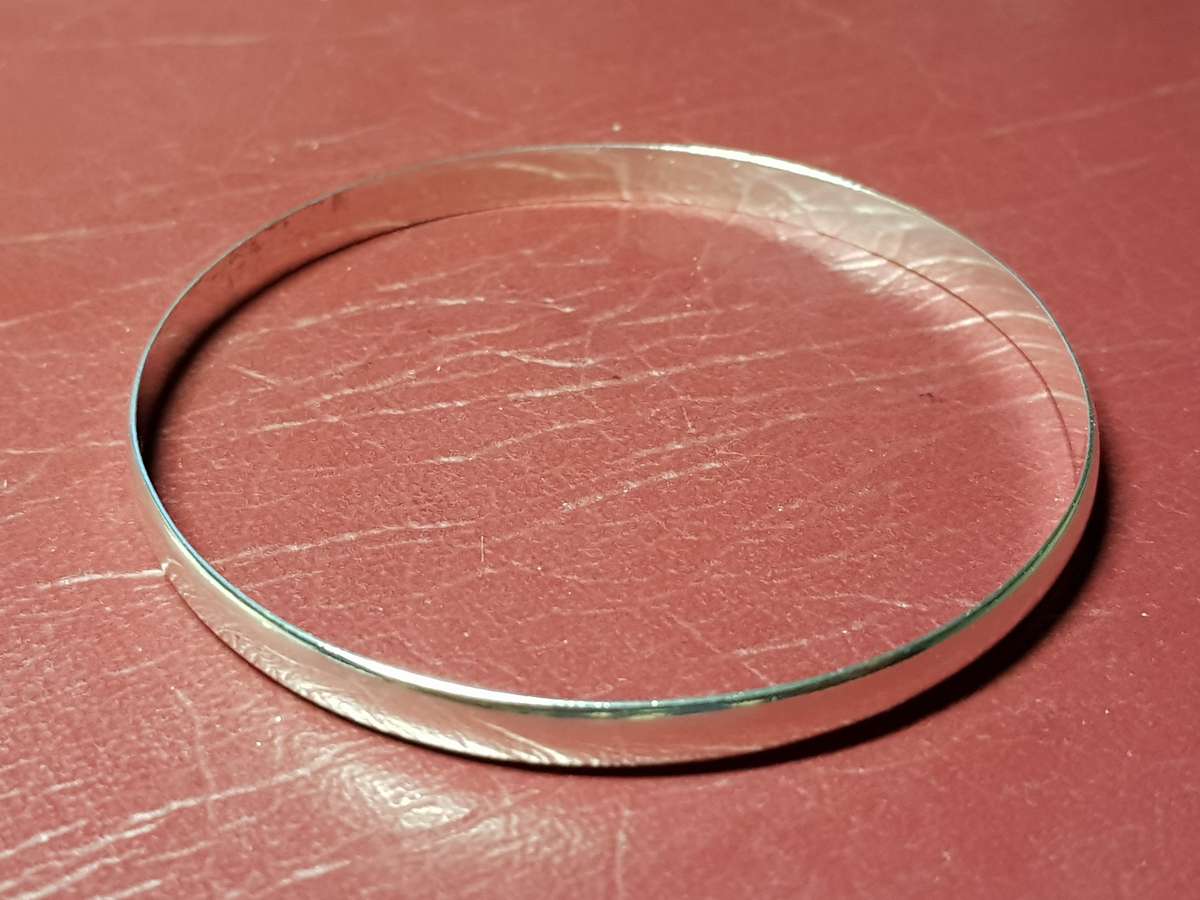 Lovely Genuine Solid Sterling Silver Bangle In Very Good Condition - [8,2 g]