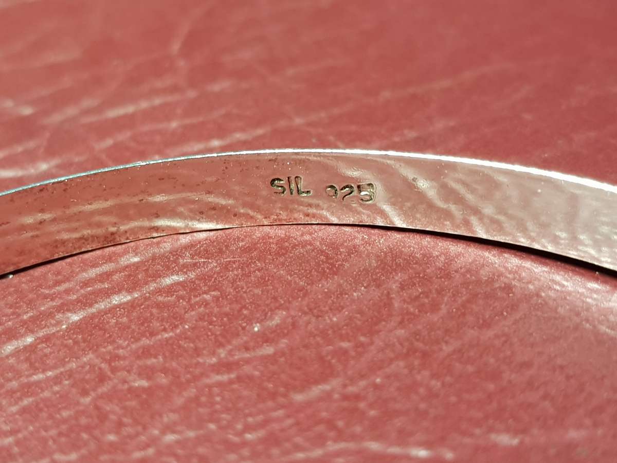 Lovely Genuine Solid Sterling Silver Bangle In Very Good Condition - [8,2 g]