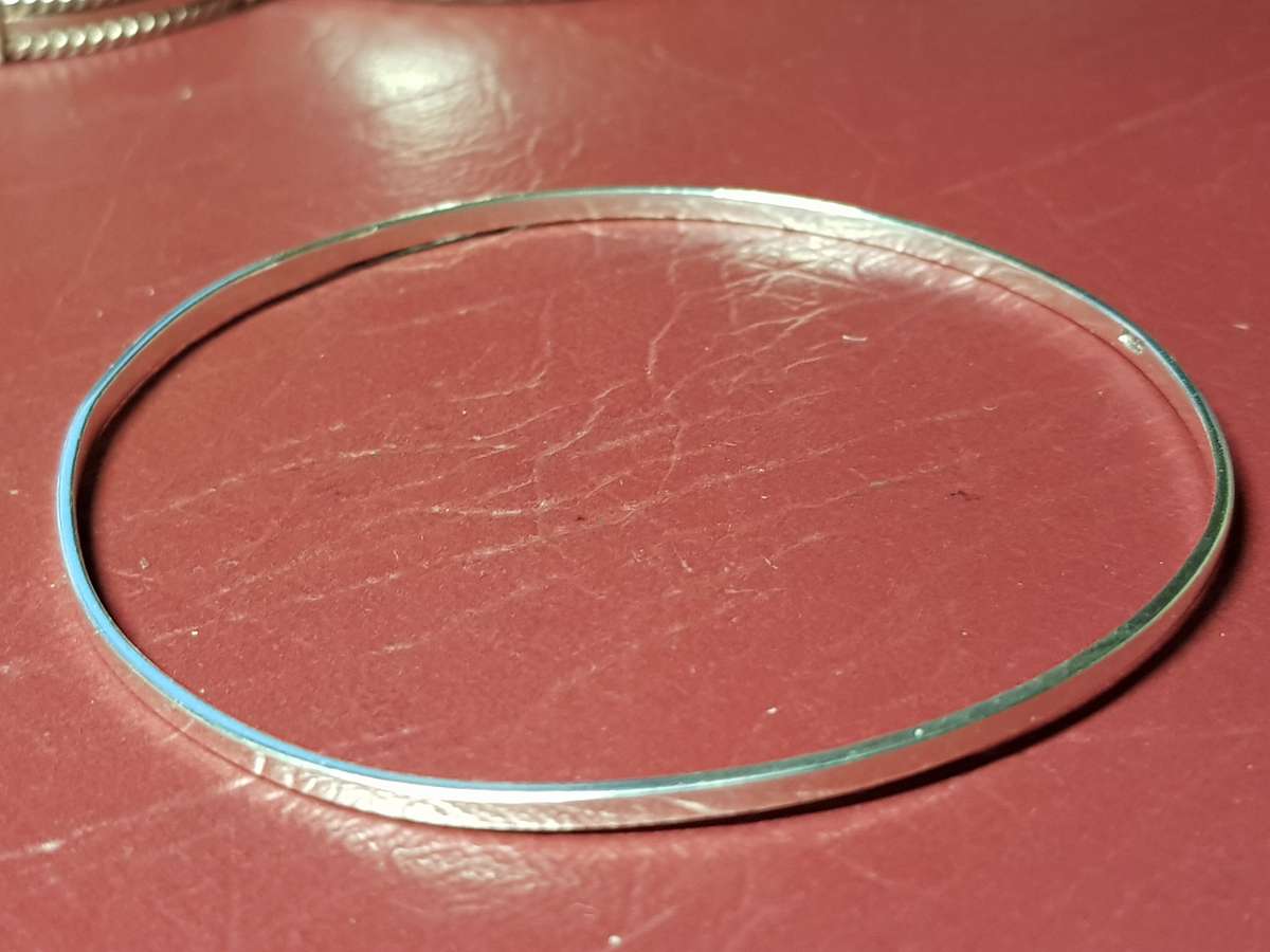 Lovely Genuine Solid Sterling Silver Bangle In Good Condition - [4,6 g]
