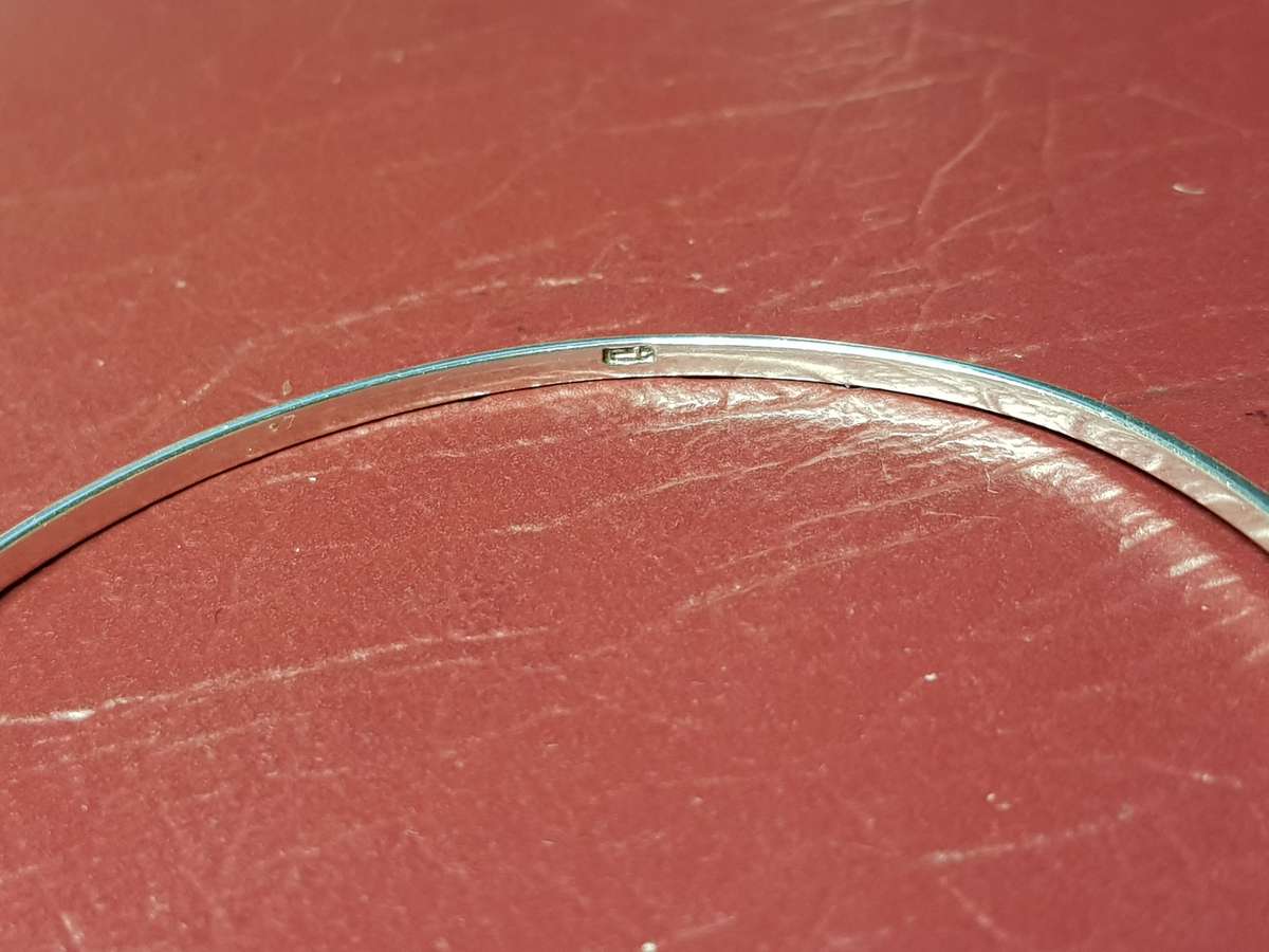 Lovely Genuine Solid Sterling Silver Bangle In Good Condition - [4,6 g]