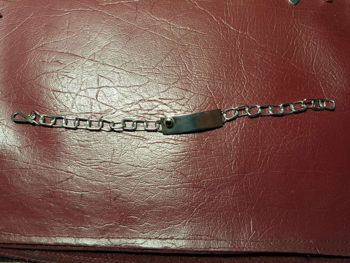 Lovely Genuine Solid Sterling Silver Name Bracelet With Onyx in Excellent Condition - [14 g]