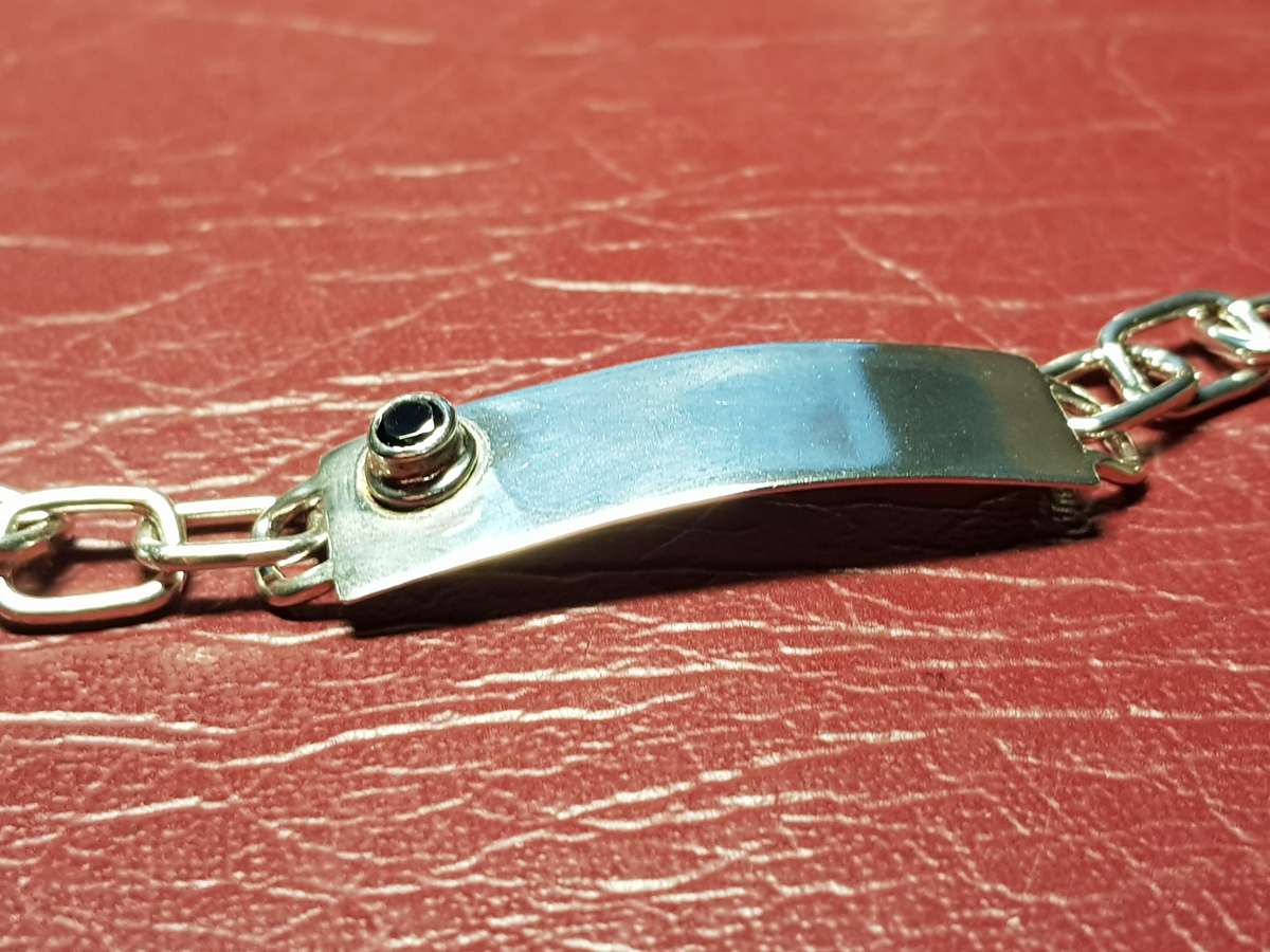 Lovely Genuine Solid Sterling Silver Name Bracelet With Onyx in Excellent Condition - [14 g]