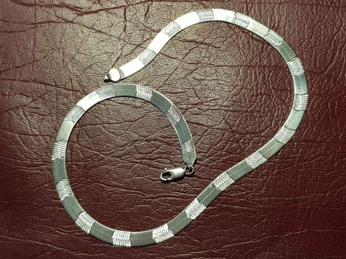 Lovely Solid Sterling Silver Snake Necklace With Italian Clasp In Excellent Condition - [19,5 g]