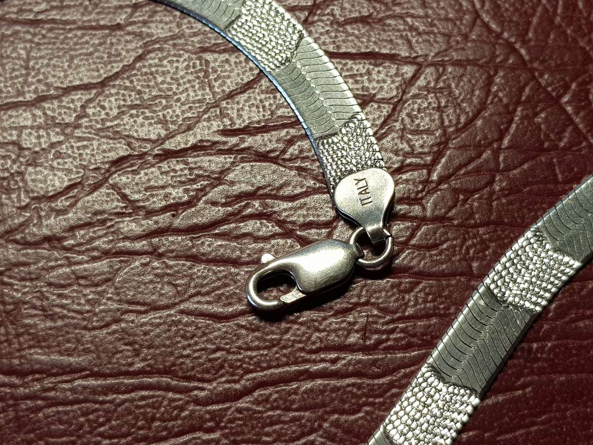 Lovely Solid Sterling Silver Snake Necklace With Italian Clasp In Excellent Condition - [19,5 g]