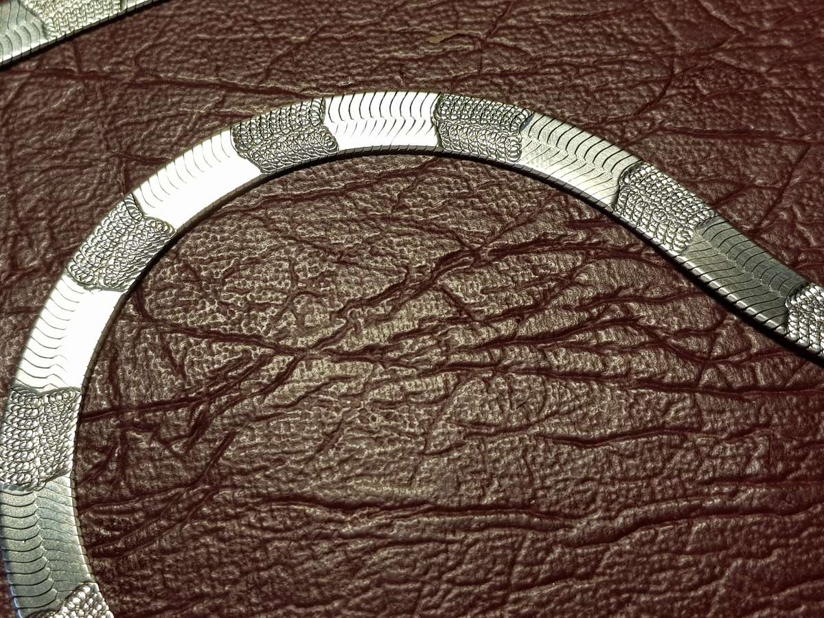 Lovely Solid Sterling Silver Snake Necklace With Italian Clasp In Excellent Condition - [19,5 g]