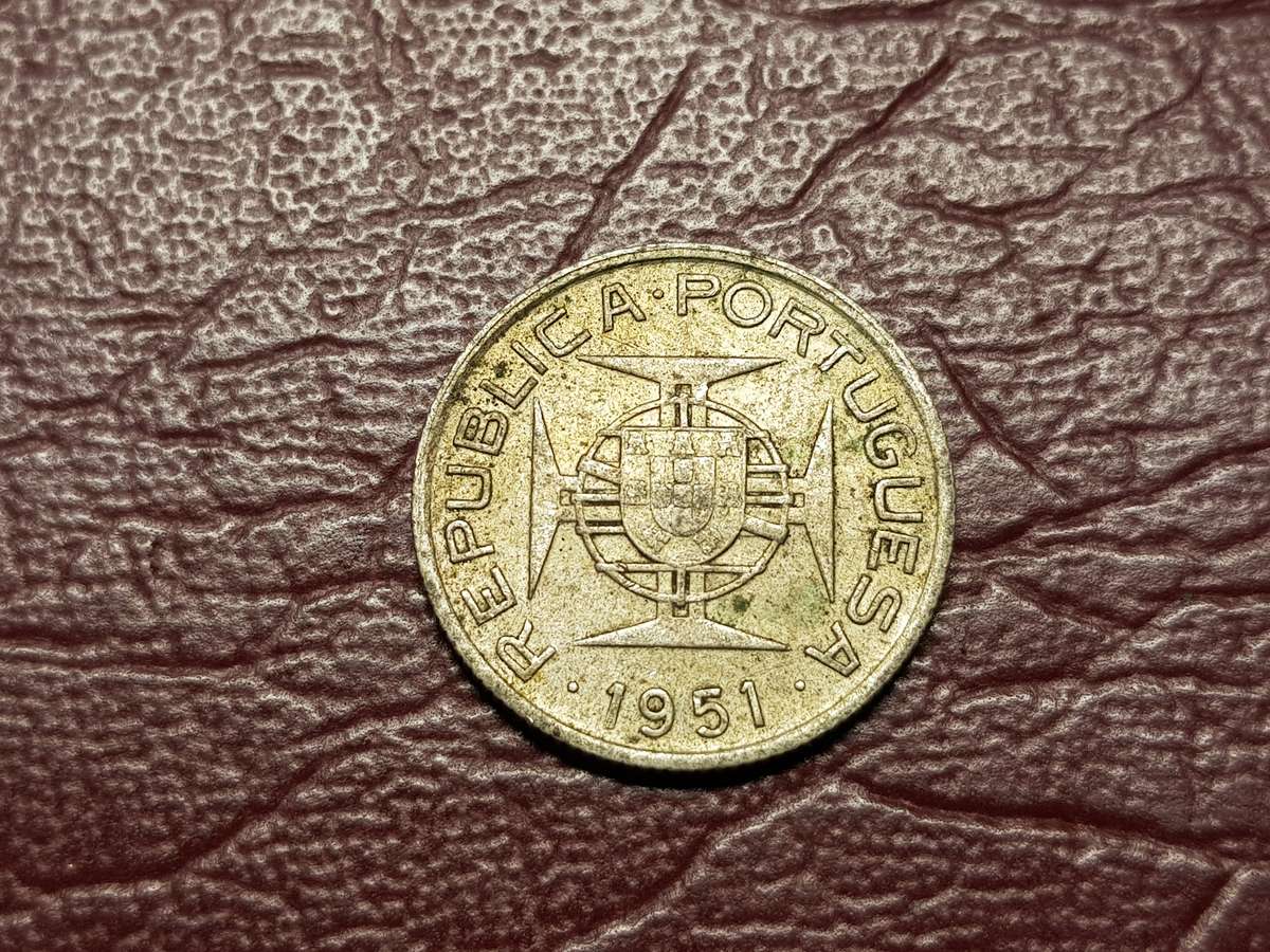 1951 Mocambique Silver 2.50 Escudos