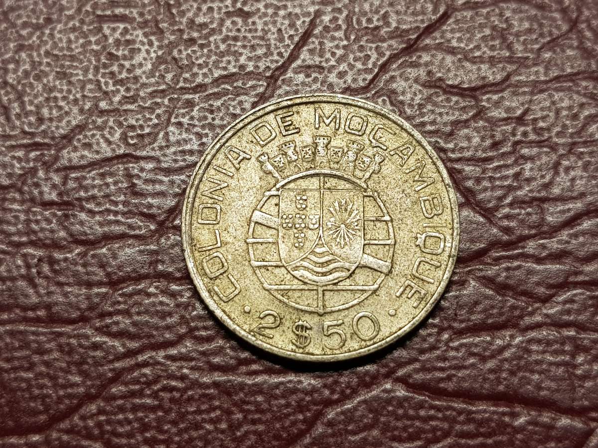1951 Mocambique Silver 2.50 Escudos