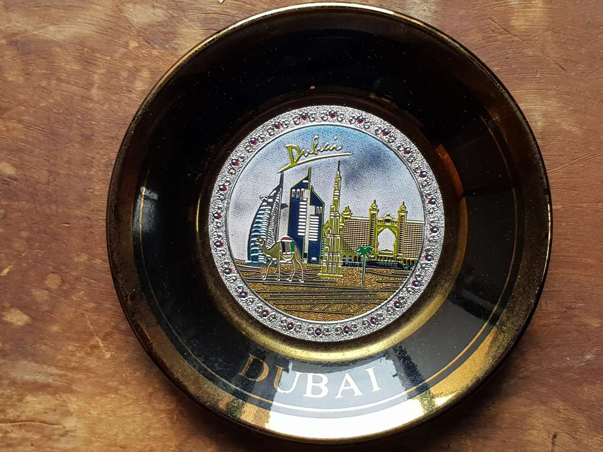 Dubai Wall Plate In Very Good Condition - [Diameter 110 mm]