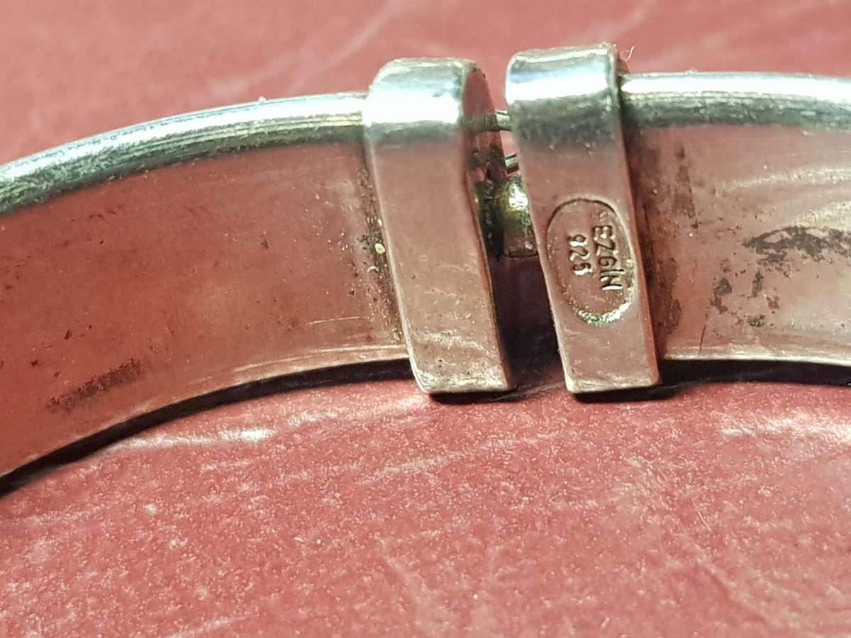 Lovely Genuine Solid Sterling Silver Bangle With Leather Inlay In Very Good Condition - [16,2 g]
