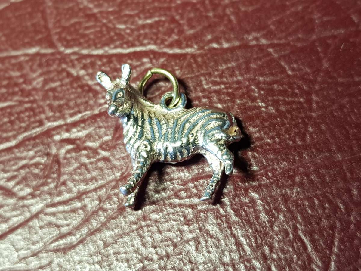 Lovely Genuine Solid Sterling Silver Charm - [Length 15 mm 2 g]