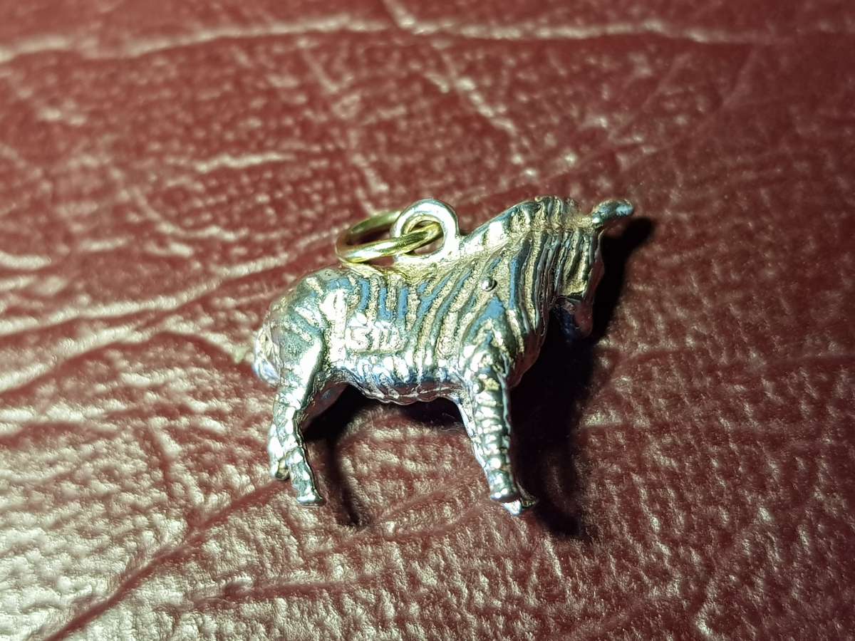 Lovely Genuine Solid Sterling Silver Charm - [Length 15 mm 2 g]