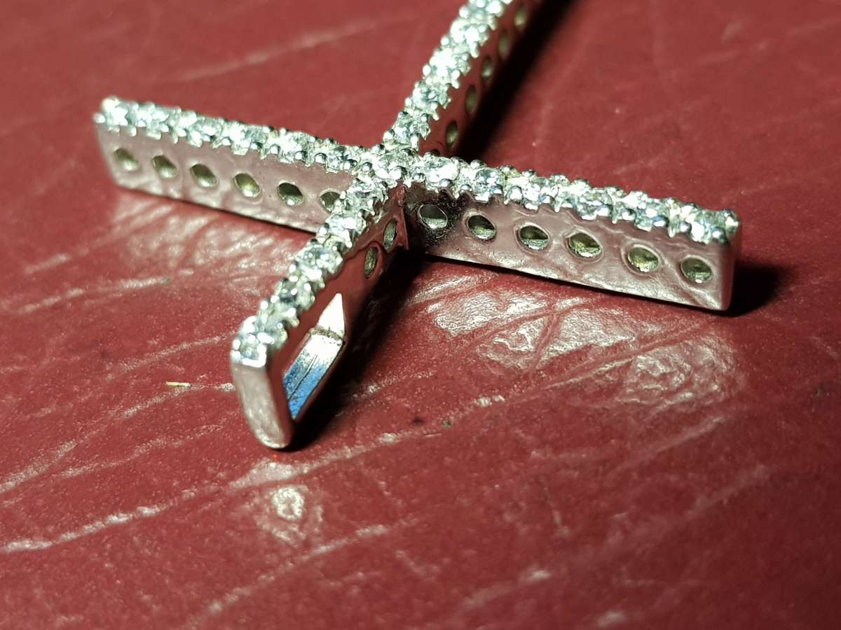 Lovely Genuine Solid Sterling Silver Cross Pendant In Excellent Condition - [4,75 g]