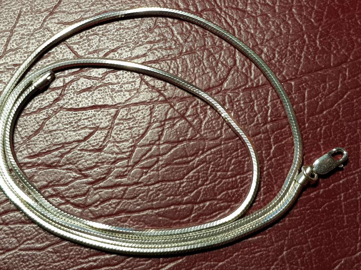 Lovely Solid Sterling Silver Snake Necklace With Italian Clasp In Excellent Condition - [13,6 g]*