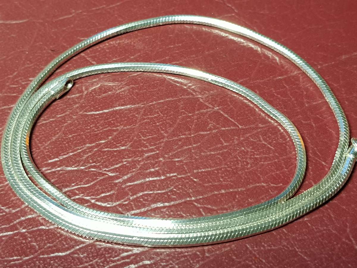 Lovely Solid Sterling Silver Snake Necklace With Italian Clasp In Excellent Condition - [13,6 g]*