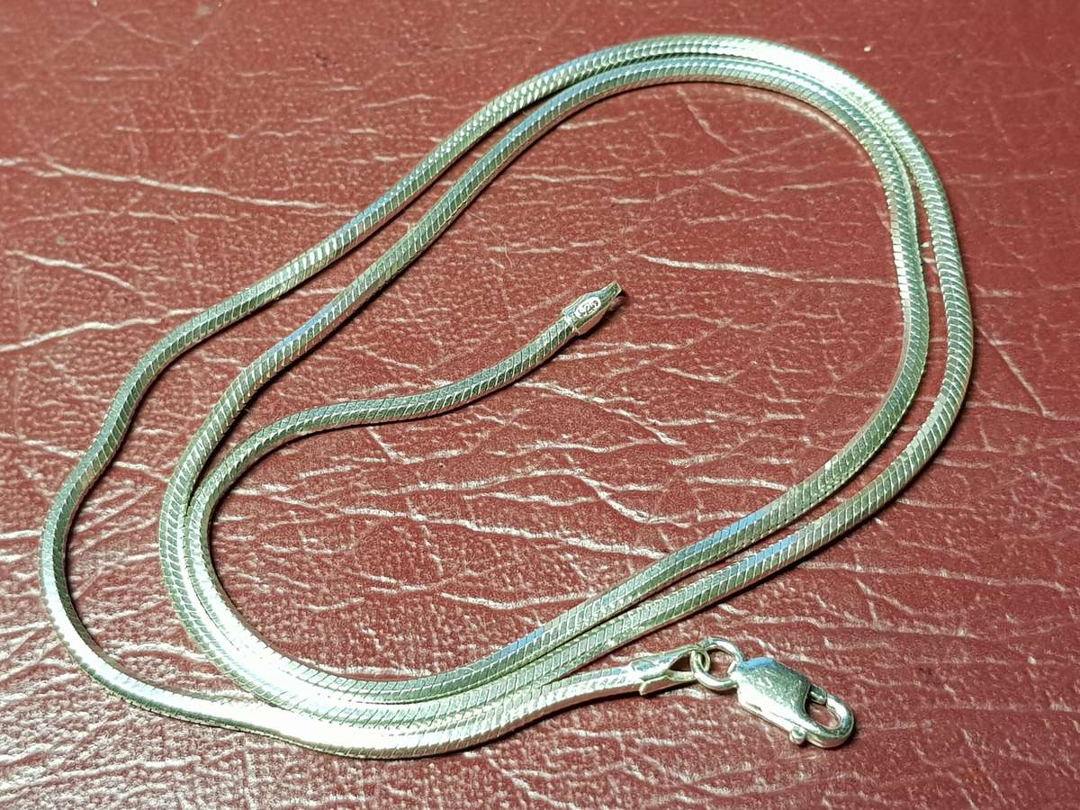 Lovely Solid Sterling Silver Snake Necklace With Italian Clasp In Excellent Condition - [13,6 g]*