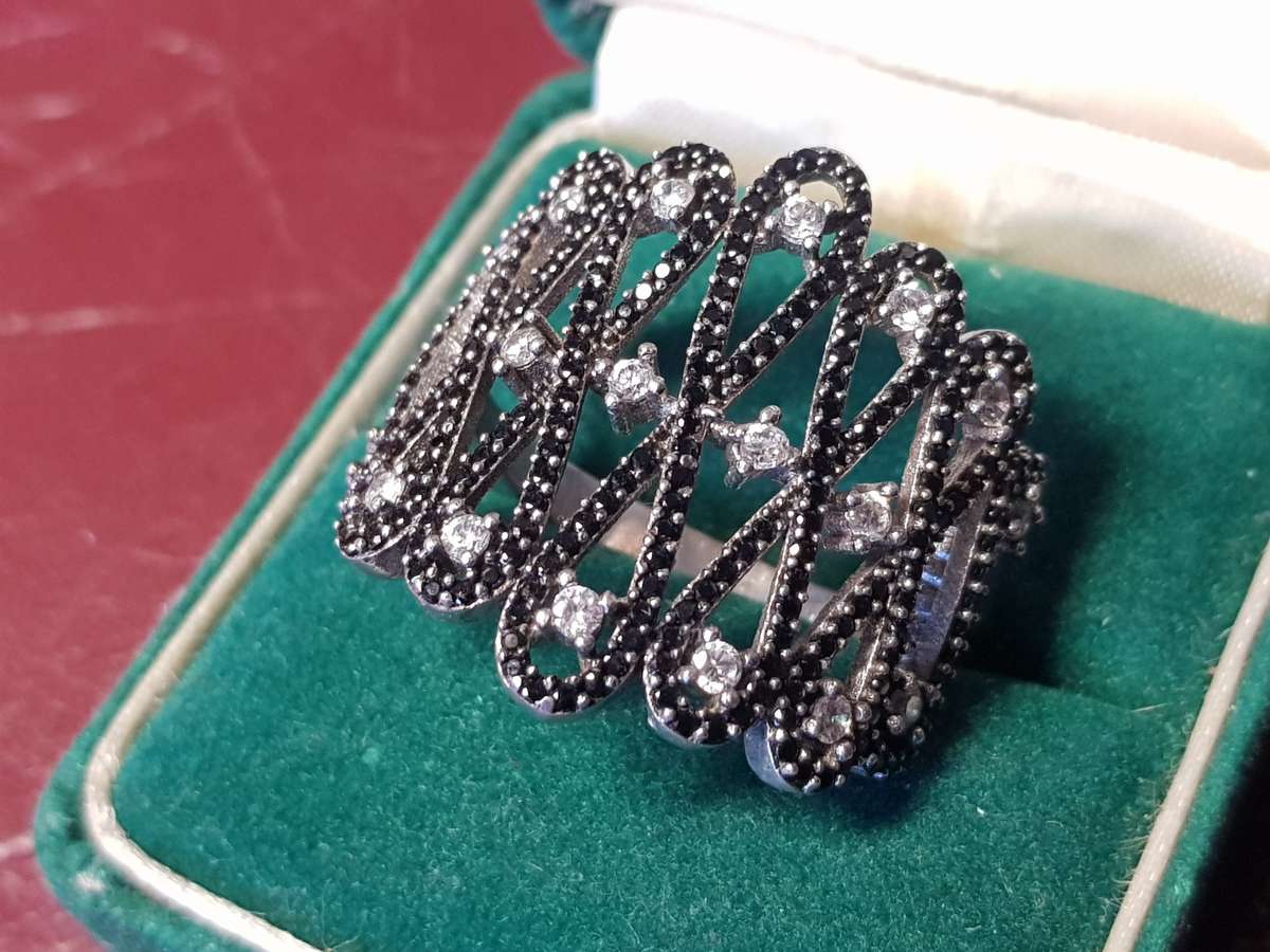 Lovely Genuine Solid Sterling Silver Ring In Excellent Condition - [7,6 g]*