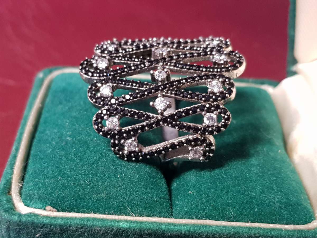 Lovely Genuine Solid Sterling Silver Ring In Excellent Condition - [7,6 g]*