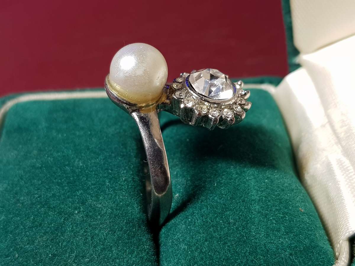 Lovely Ring In Very Good Condition - [Size R]