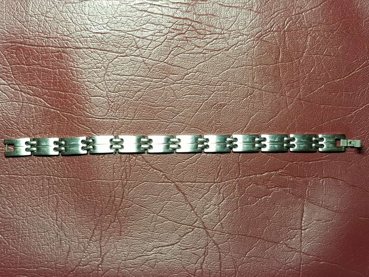 Lovely Stainless Steel Bracelet In Very Good Condition - [Length 19 cm]