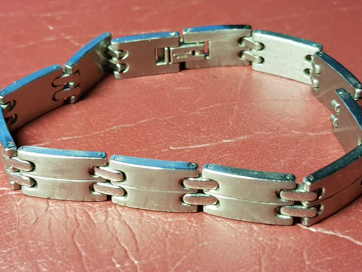 Lovely Stainless Steel Bracelet In Very Good Condition - [Length 19 cm]