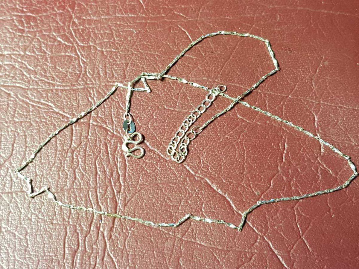 Lovely Genuine Solid Sterling Silver Necklace With S-Clasp In Very Good Condition - [1,85 g]