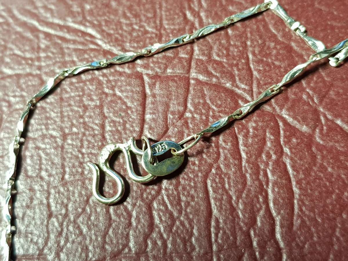 Lovely Genuine Solid Sterling Silver Necklace With S-Clasp In Very Good Condition - [1,85 g]