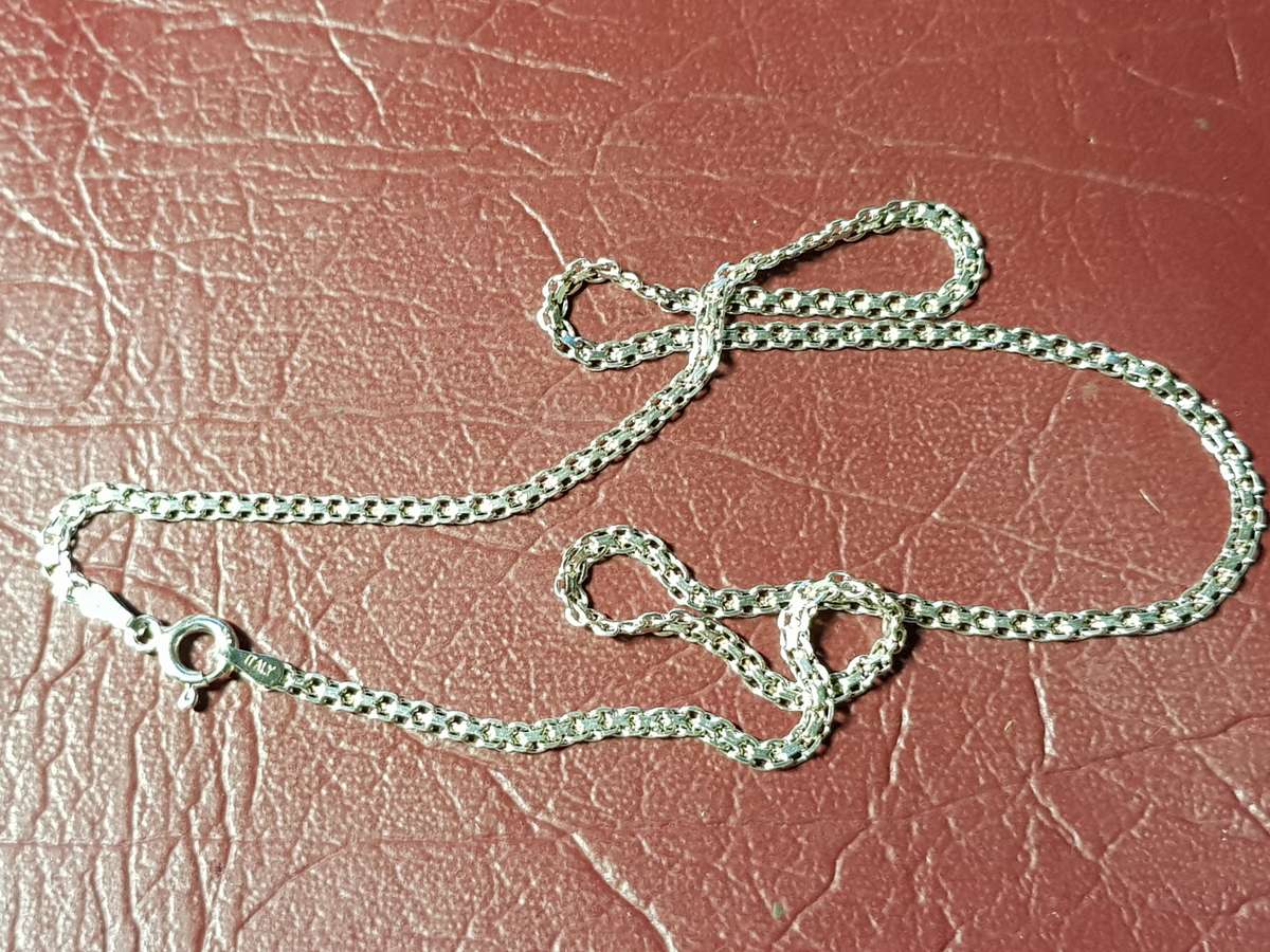 Lovely Genuine Solid Sterling Silver Necklace In Good Condition - [4 g]