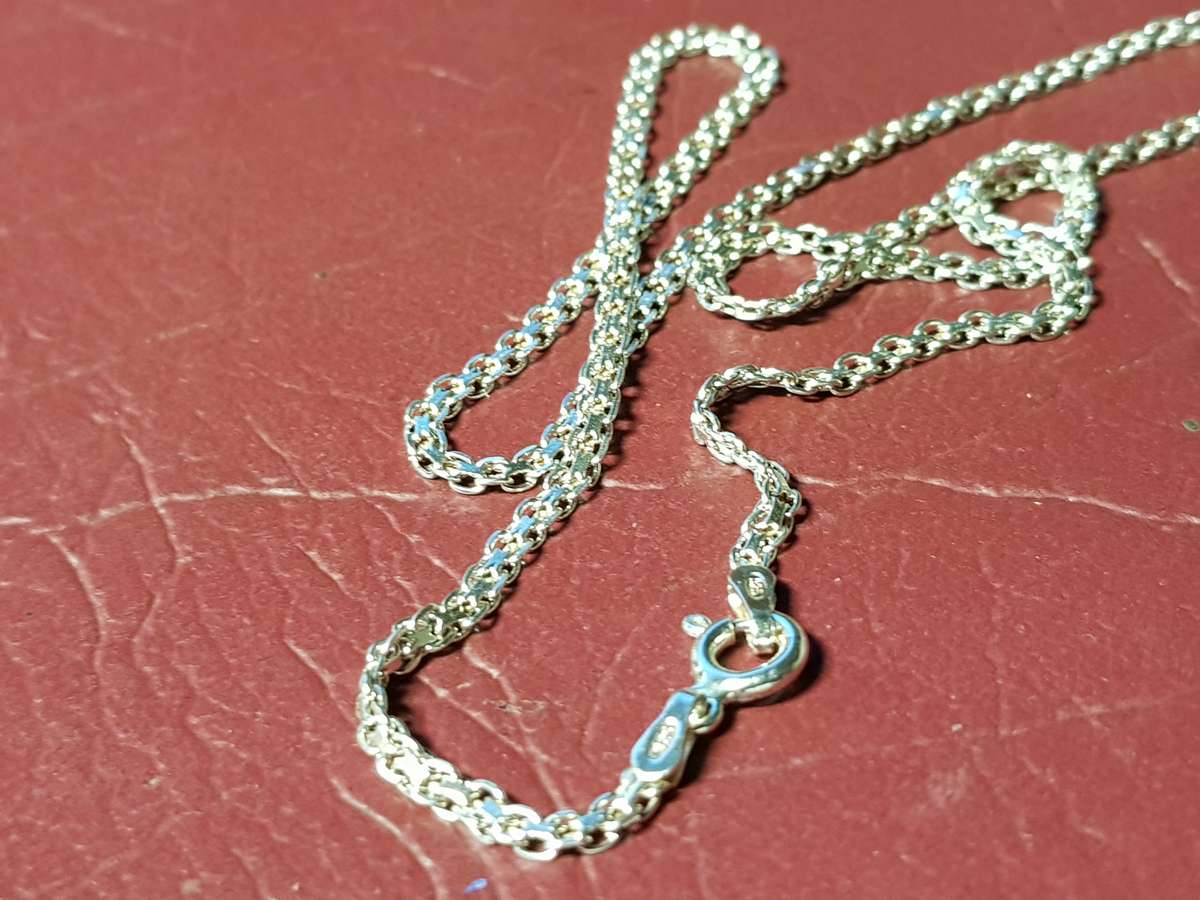 Lovely Genuine Solid Sterling Silver Necklace In Good Condition - [4 g]