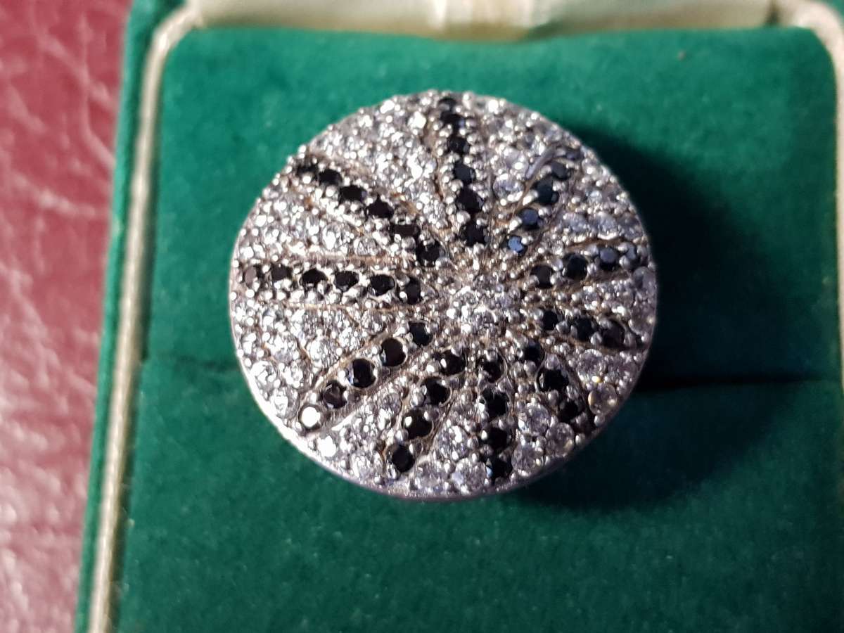 Lovely Genuine Solid Sterling Silver Ring In Excellent Condition - [8,4 g]