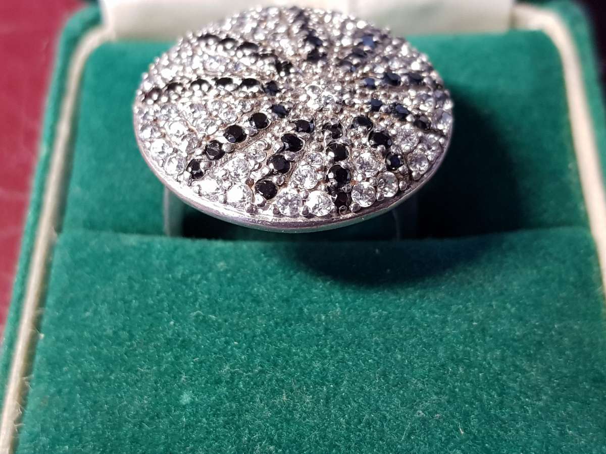 Lovely Genuine Solid Sterling Silver Ring In Excellent Condition - [8,4 g]