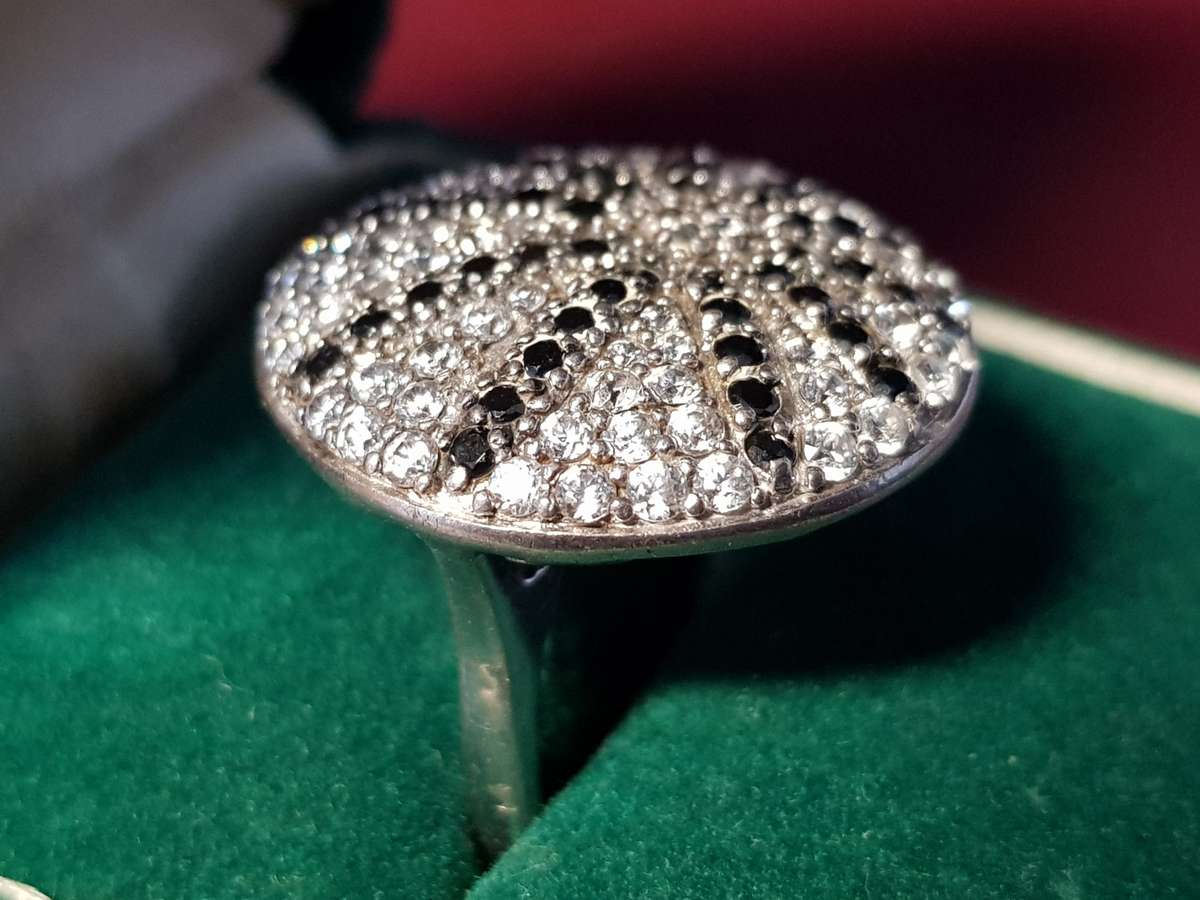 Lovely Genuine Solid Sterling Silver Ring In Excellent Condition - [8,4 g]