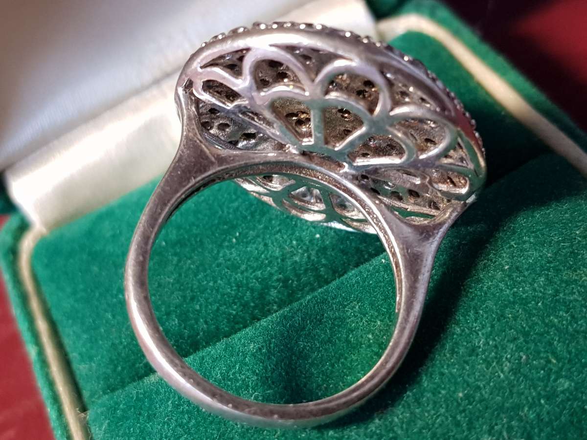 Lovely Genuine Solid Sterling Silver Ring In Excellent Condition - [8,4 g]