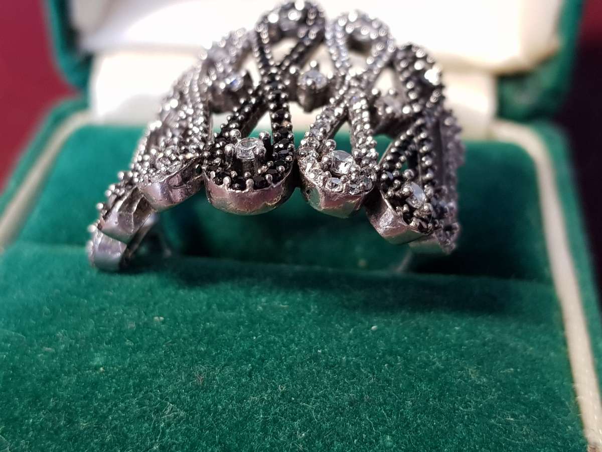 Lovely Genuine Solid Sterling Silver Ring In Perfect Condition - [7,48 g]