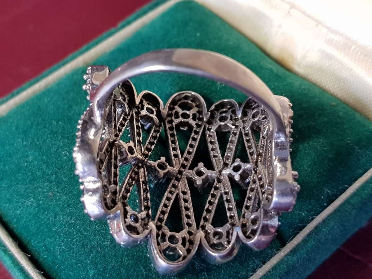 Lovely Genuine Solid Sterling Silver Ring In Perfect Condition - [7,48 g]