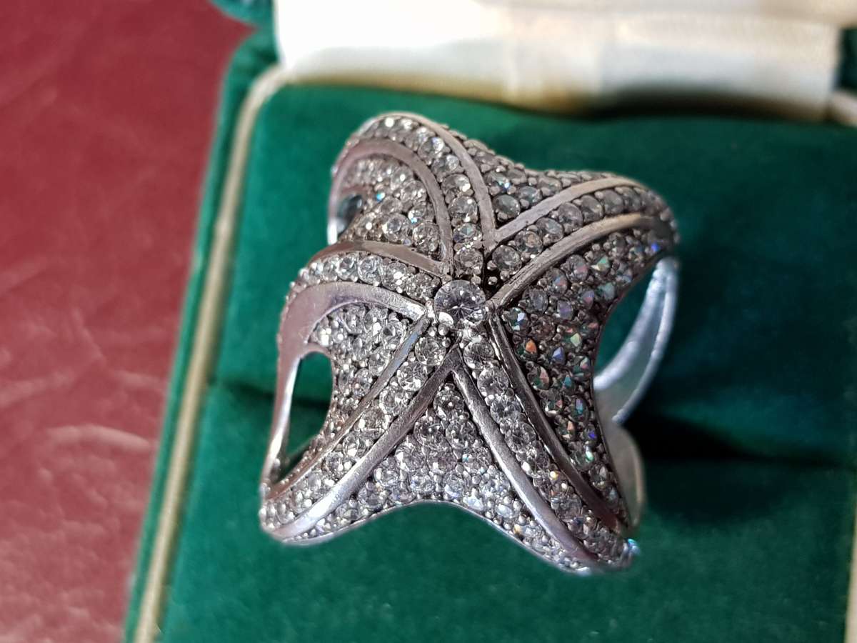 Lovely Genuine Solid Sterling Silver Ring In Perfect Condition - [6,6 g]