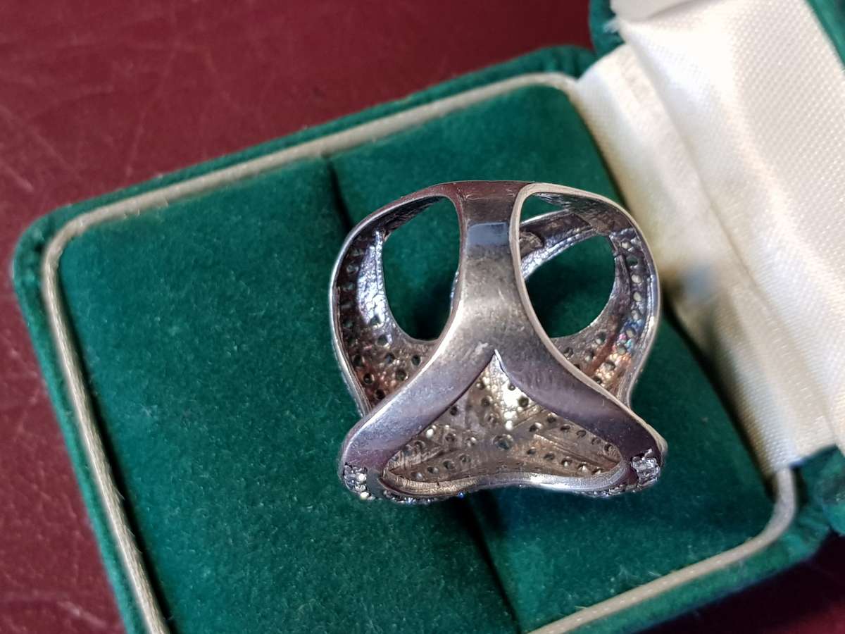 Lovely Genuine Solid Sterling Silver Ring In Perfect Condition - [6,6 g]