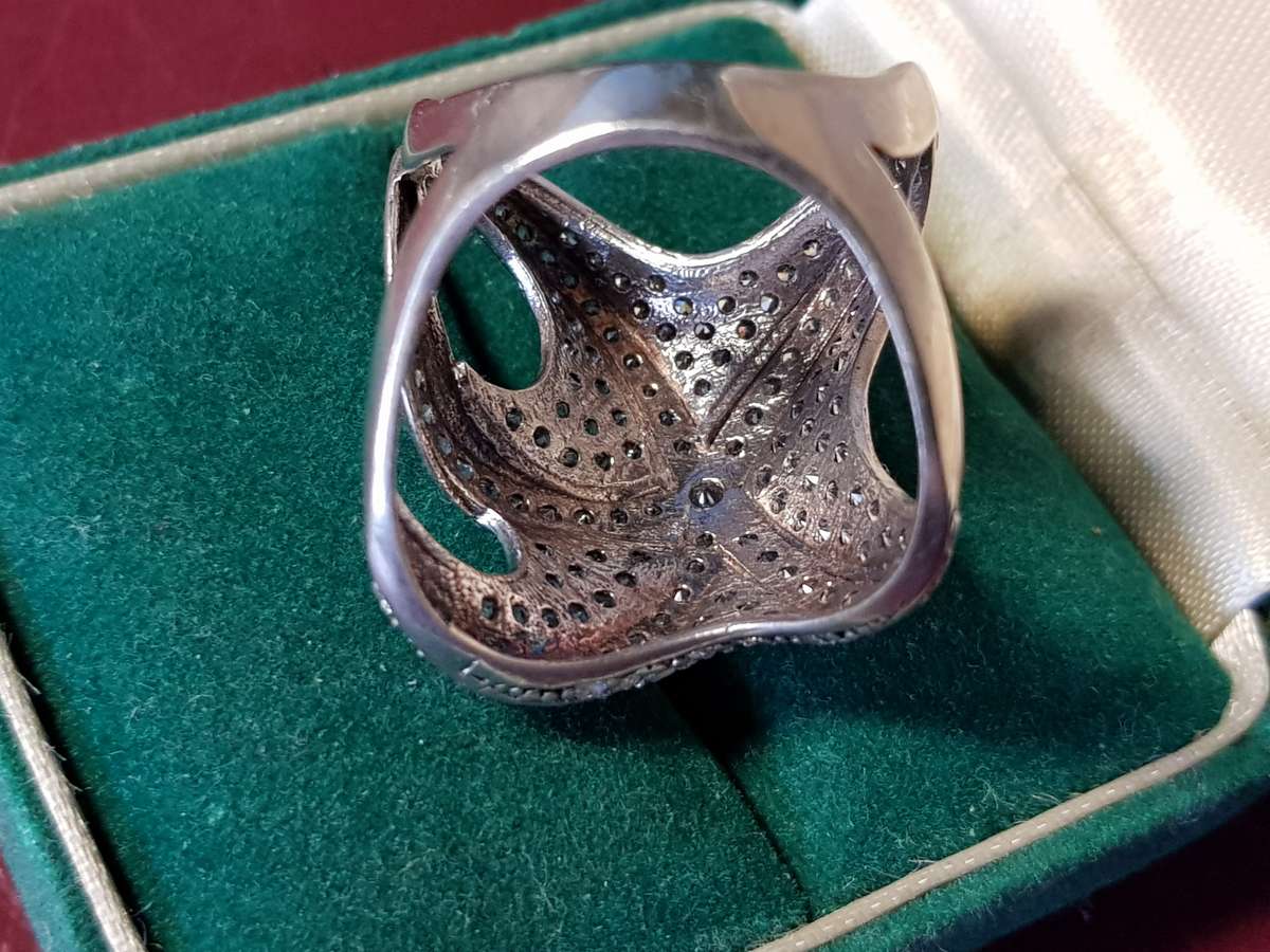 Lovely Genuine Solid Sterling Silver Ring In Perfect Condition - [6,6 g]