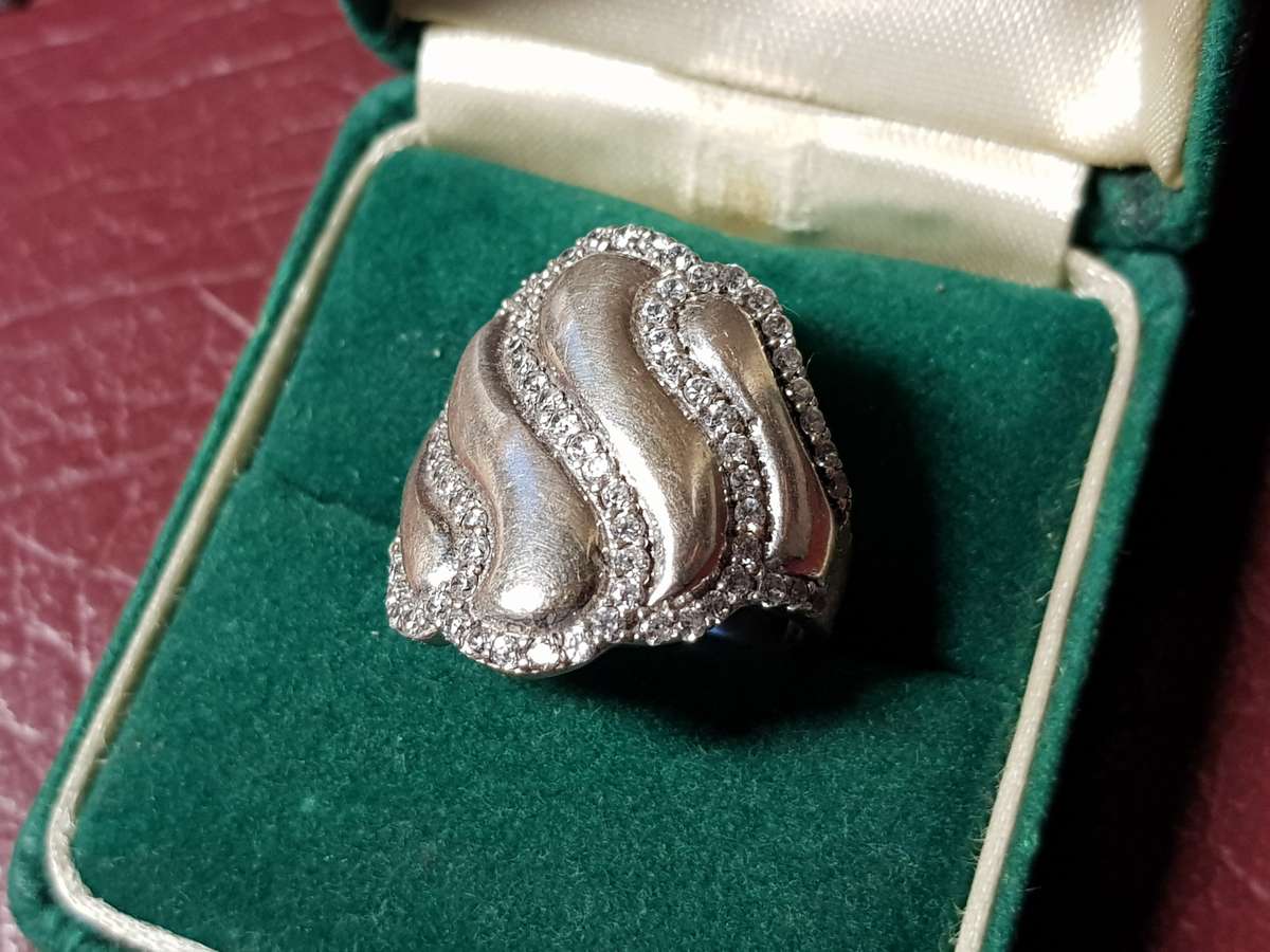 Lovely Genuine Solid Sterling Silver Ring In Excellent Condition - [5,6 g]