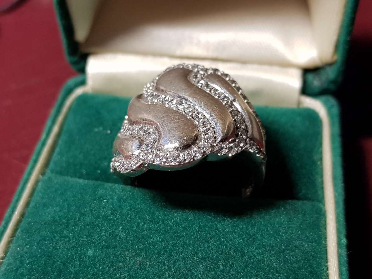 Lovely Genuine Solid Sterling Silver Ring In Excellent Condition - [5,6 g]