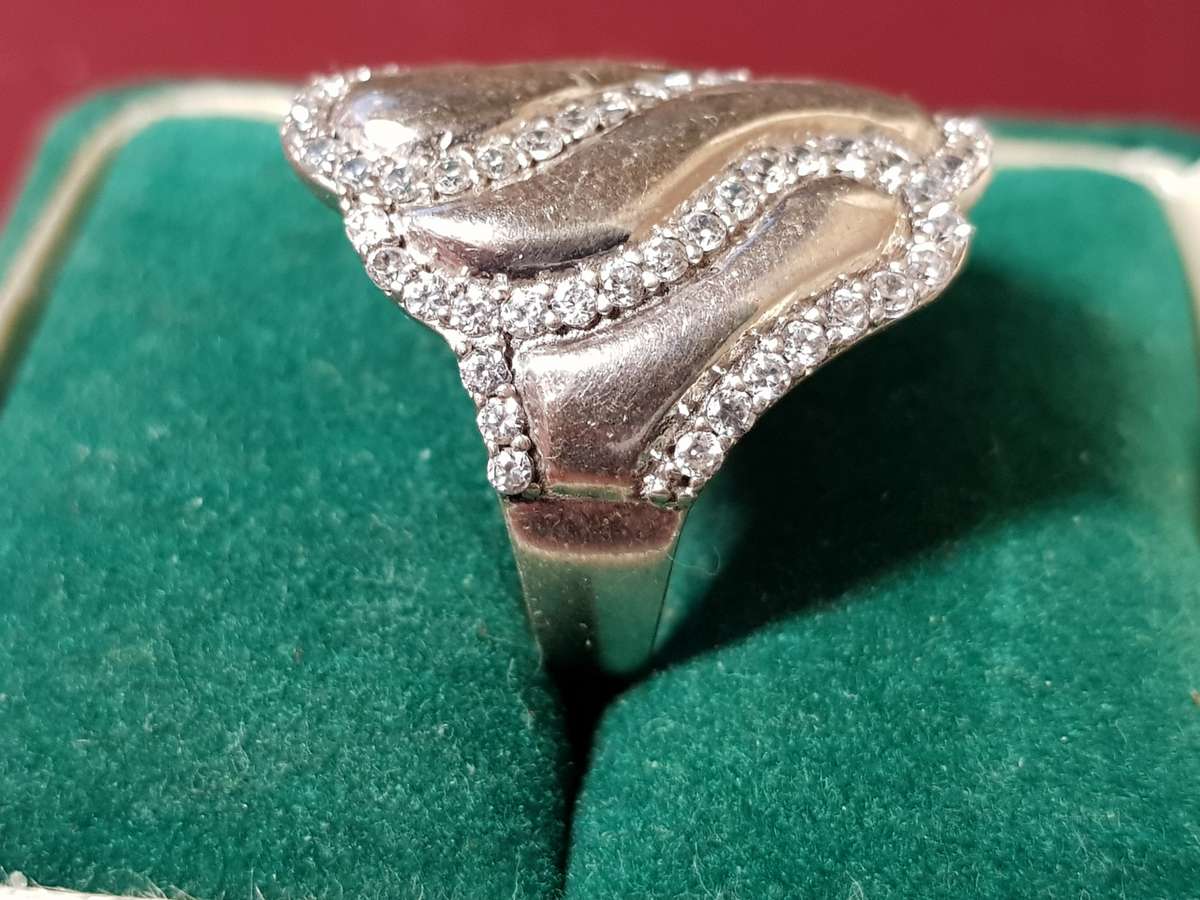 Lovely Genuine Solid Sterling Silver Ring In Excellent Condition - [5,6 g]