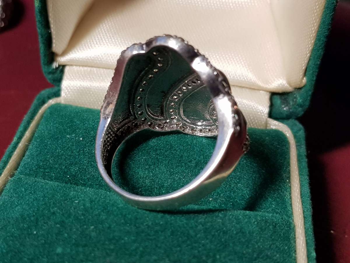 Lovely Genuine Solid Sterling Silver Ring In Excellent Condition - [5,6 g]