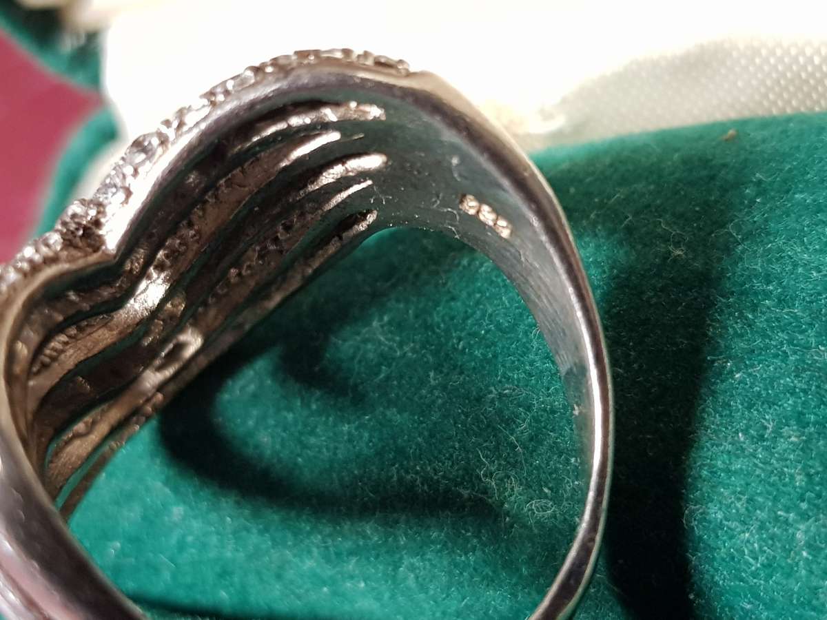 Lovely Genuine Solid Sterling Silver Ring In Very Good Condition - [7,5 g]