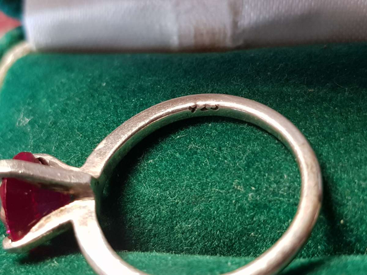 Lovely Genuine Solid Sterling Silver Ring In Very Good Condition - [2,5 g]