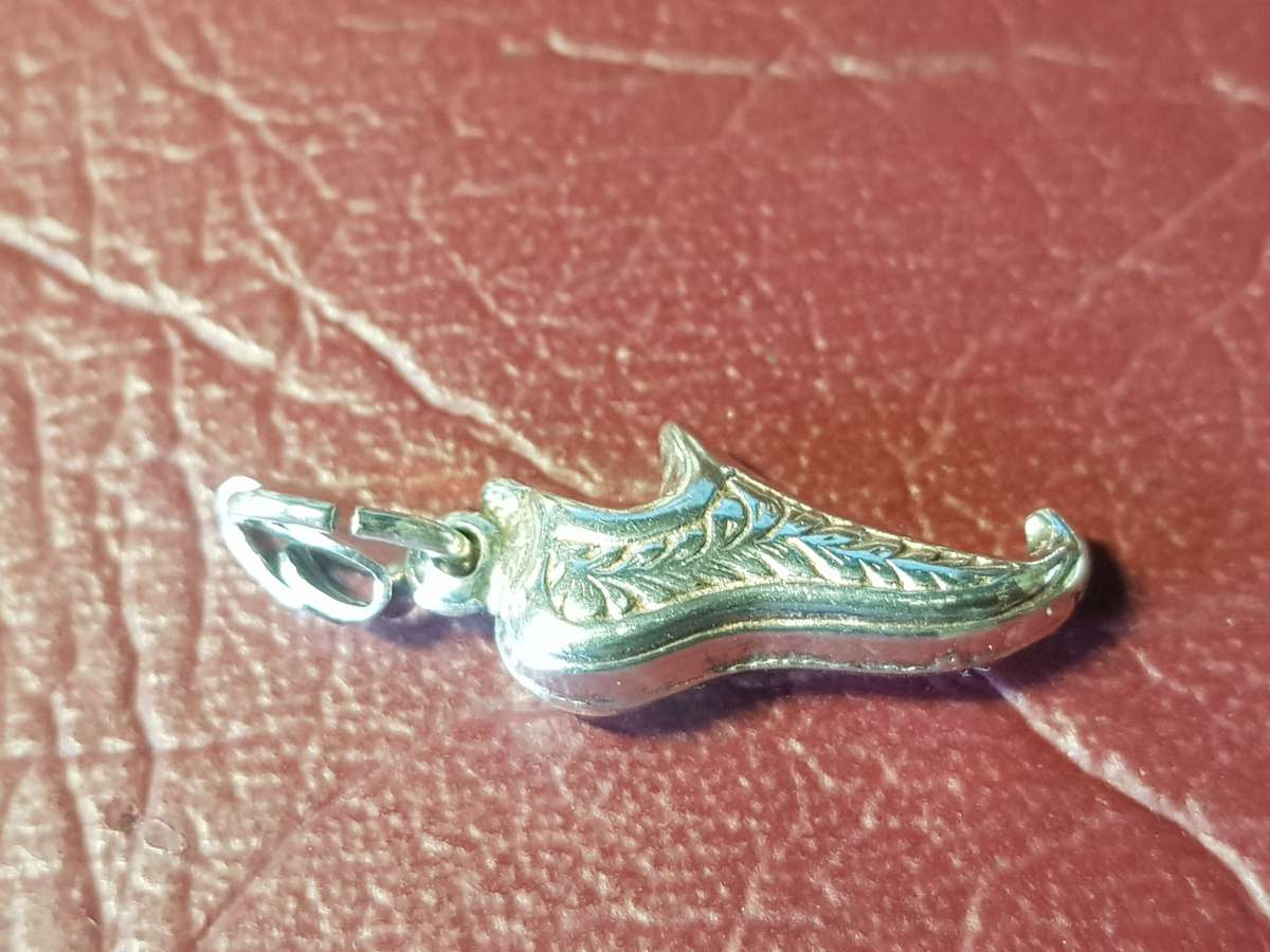 Lovely Genuine Solid Sterling Silver Charm In Perfect Condition - [ Length 22 mm. 1,53 g]